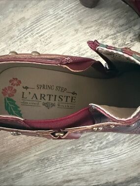 L'Artiste by Spring Step Women's Burgundy Floral Leather Mules